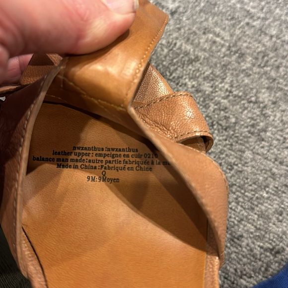 Size 9 wedge shoes. - Picture 4 of 4